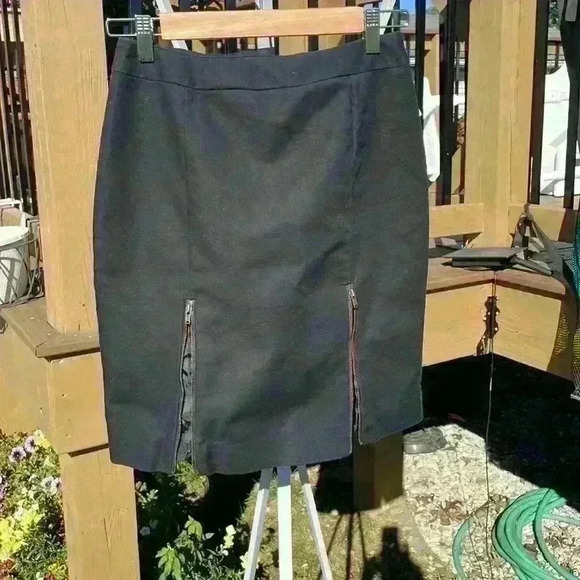 Worthington women’s size 2 petite skirt with zipper closure and zipper accents - Picture 5 of 9
